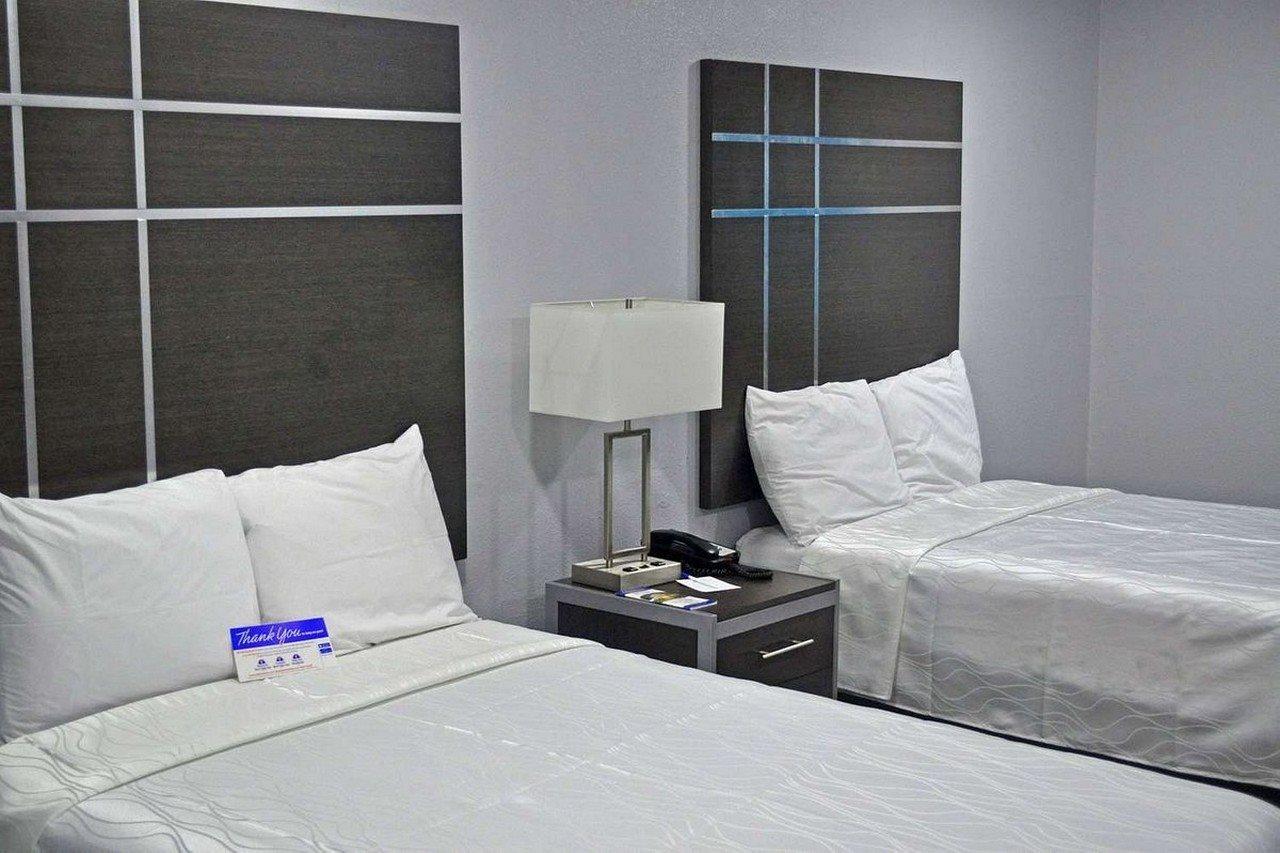 Americas Best Value Inn & Suites Brenham Exterior photo