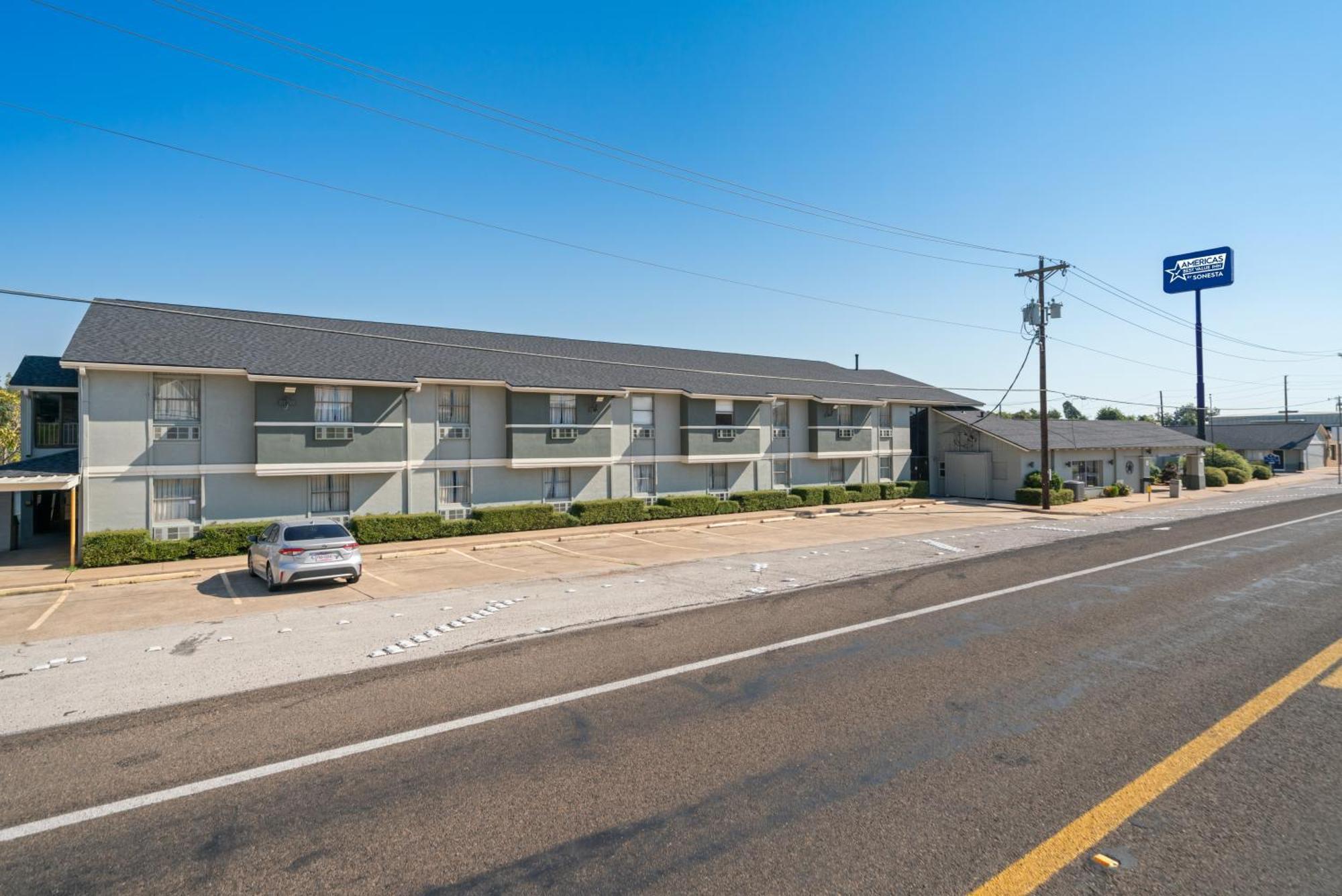 Americas Best Value Inn & Suites Brenham Exterior photo